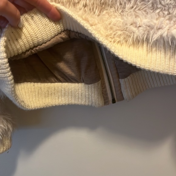 ✨SALE✨ ANGIE | ‘Teddy’ Cream Front Zip Faux Fur Jacket - Picture 11 of 14